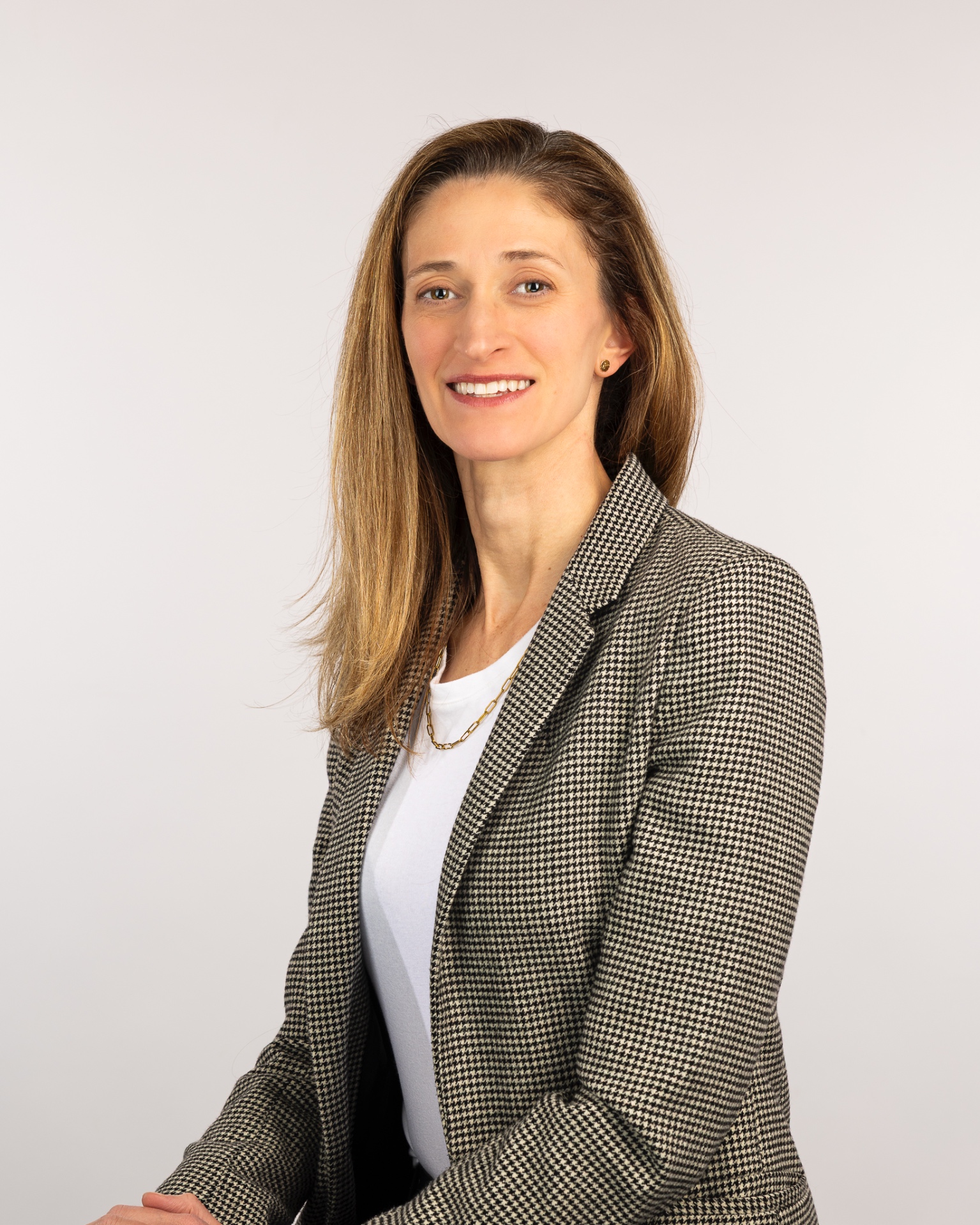 Dr. Laura Adams headshot